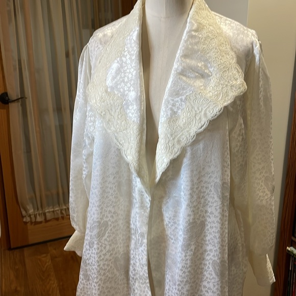 Victoria’s Secret Candlelight Jacquard Maxi Floral Bridal Robe - Picture 7 of 11